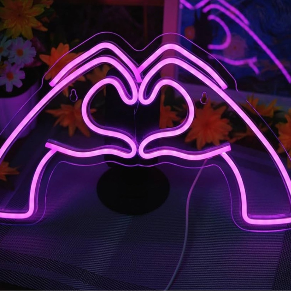 LED Heart Hands Neon Wall Sign - Picture 4 of 5
